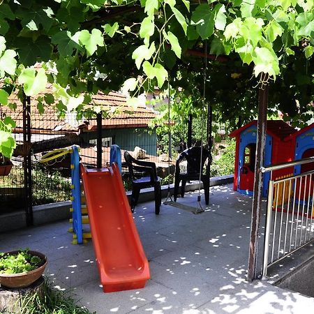 סראייבו Family Apartment With Garden מראה חיצוני תמונה
