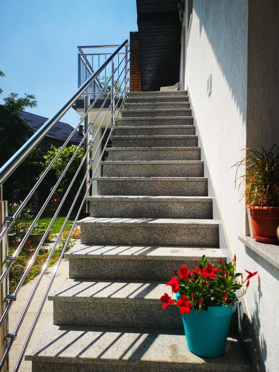 סראייבו Family Apartment With Garden מראה חיצוני תמונה